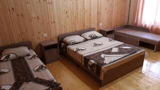 Гостевой дом гостевой дом Лыхны Пицунда Стандартный четырехместный номер-11